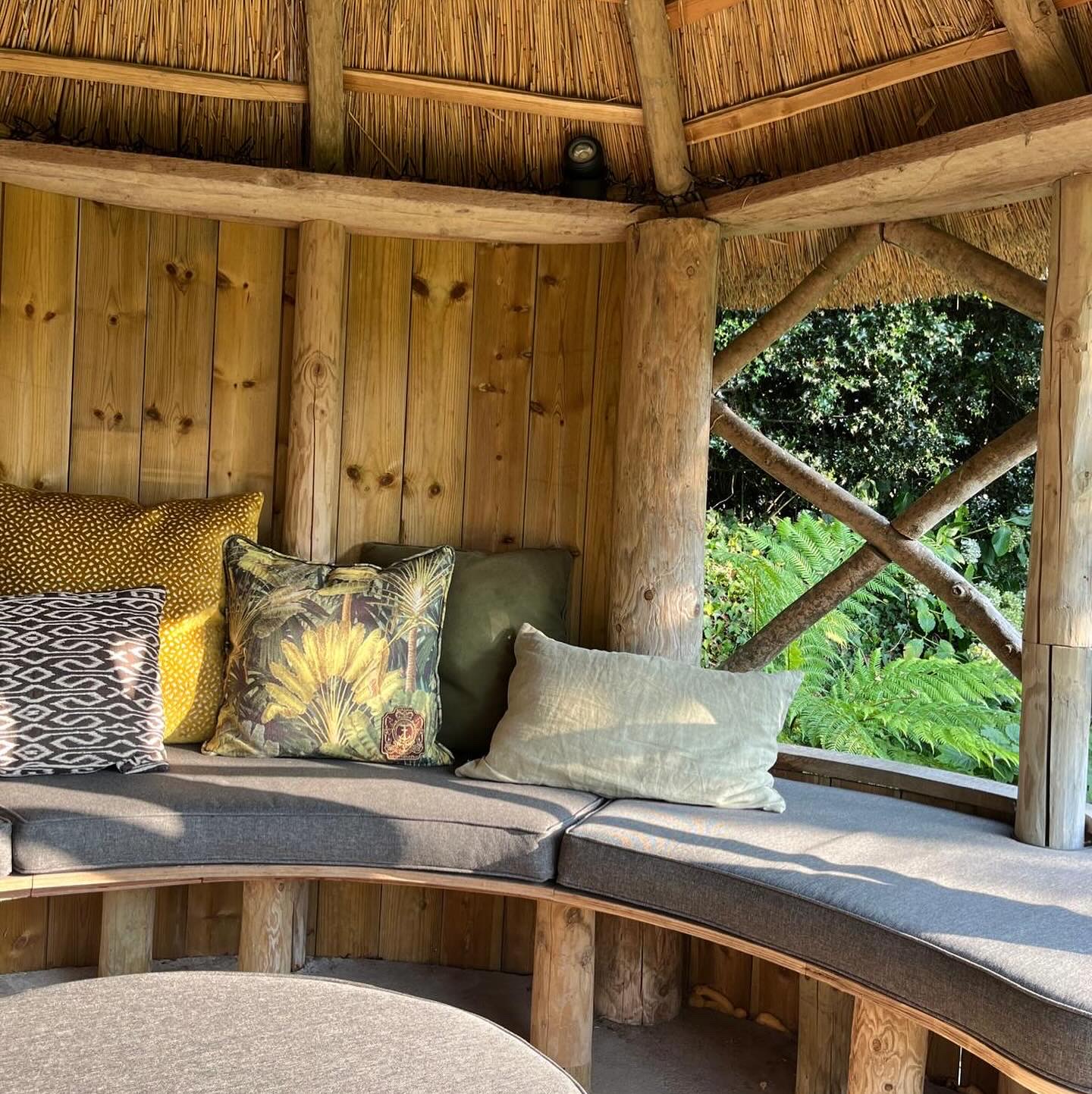 Outdoor Jobs Mulberry Furnishings (4)